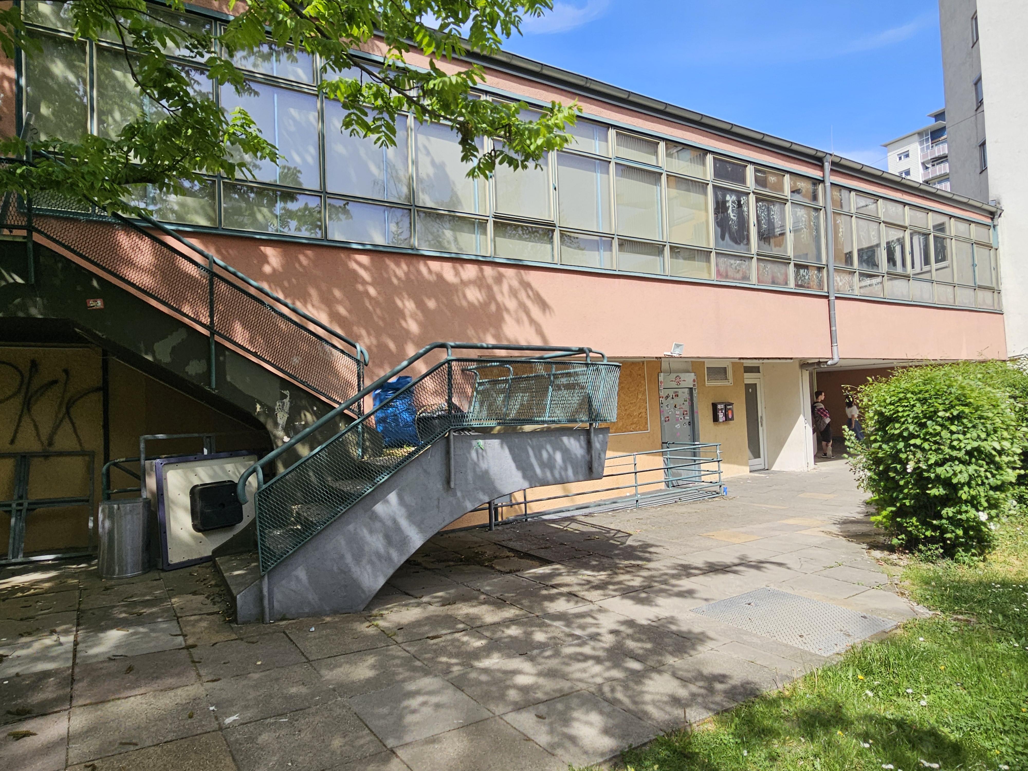 Gebäude mit Treppe