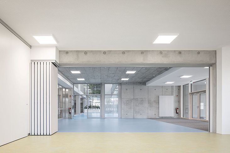 Neues Design und Grundkonzept unter Beibehaltung der Qualitäten des Bestandes in der Betonschule aus den späten 60er Jahren