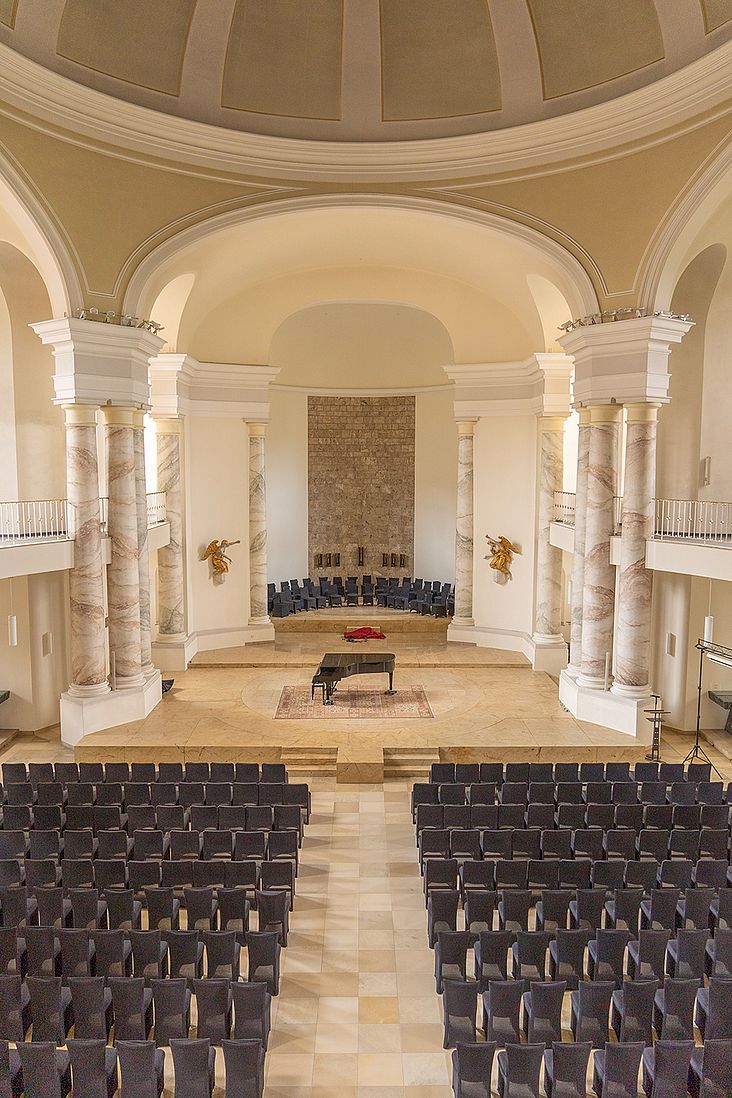 Kirchenraum (Foto: Grossmann Architekten) 