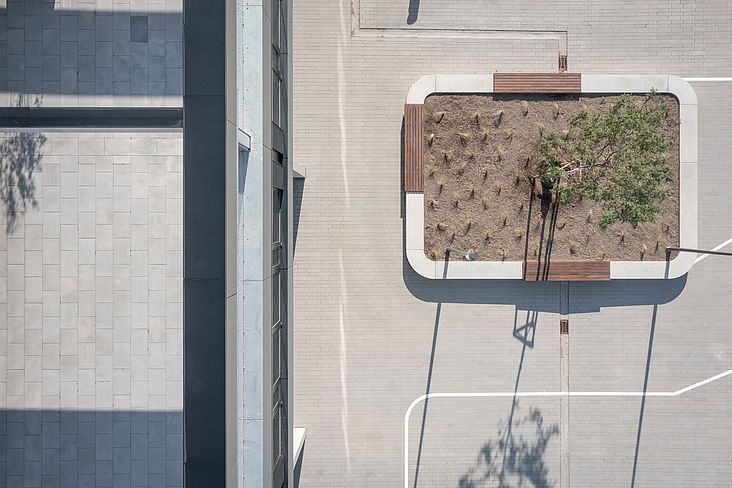 Freispiel im Pausenhof & auf der Dachterrasse (Foto: Rainer Taepper Architekturfotografie)