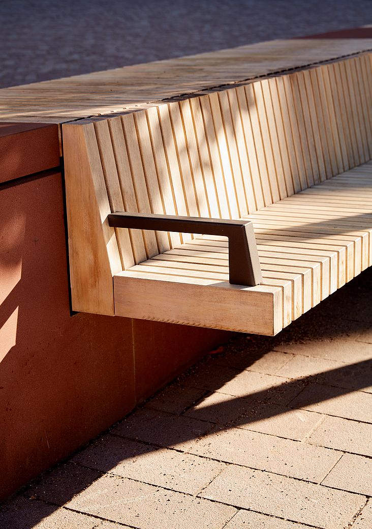 C2C zertifiziertes Holz für die Sitzbänke (Foto: Michael Ruder)
