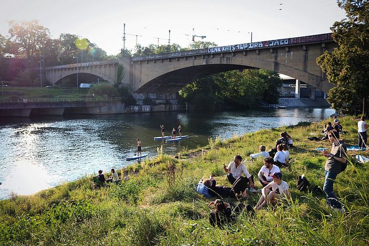 Entwicklung neuer Stadträume am Wasser durch die Neckarinsel