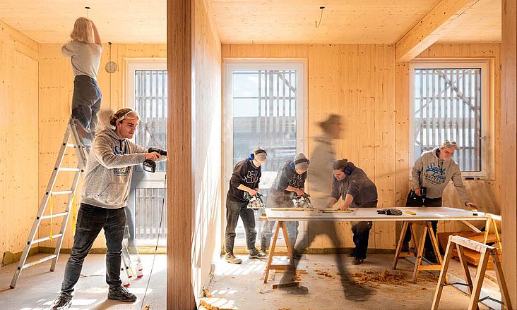 Das Collegium Academicum in Heidelberg, ein viergeschossiges Studentenwohnheim in Holzmodulbauweise, das mit einer Photovoltaikanlage ausgestattet ist.