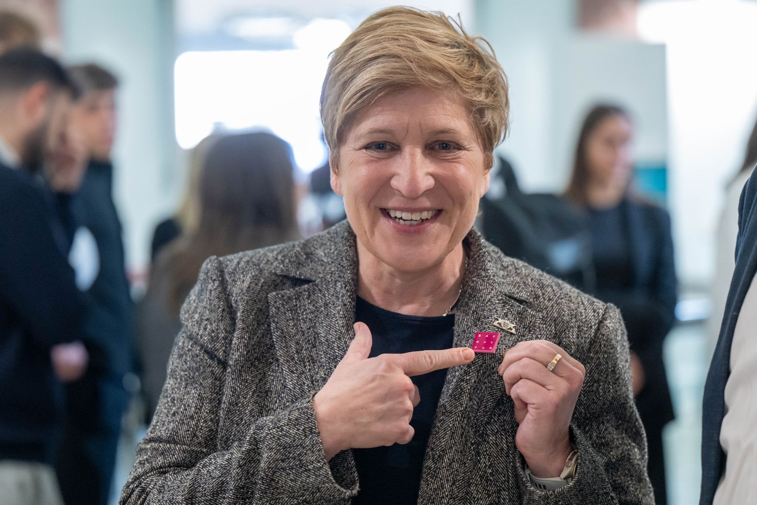 Ministerin mit Baukultur-Button