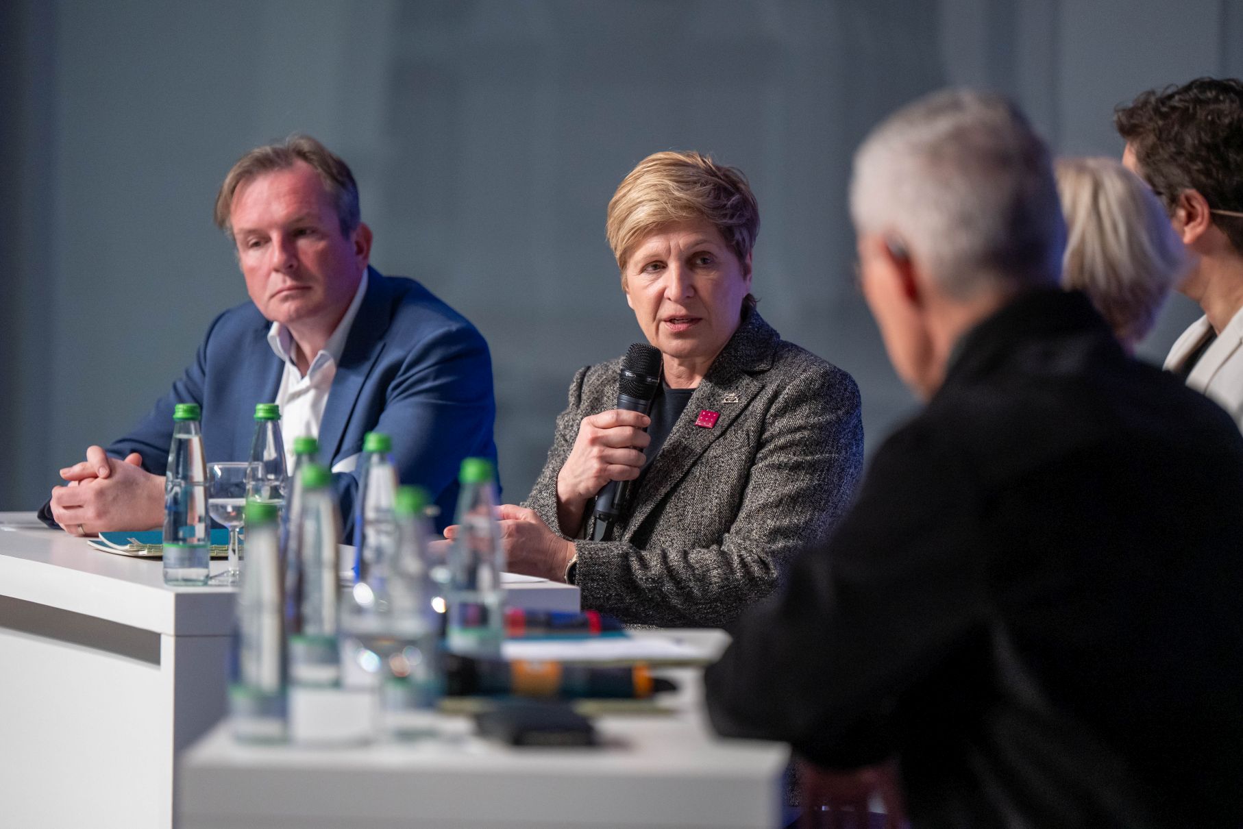 Podiumsdiskussion mit Ministerin Razavi